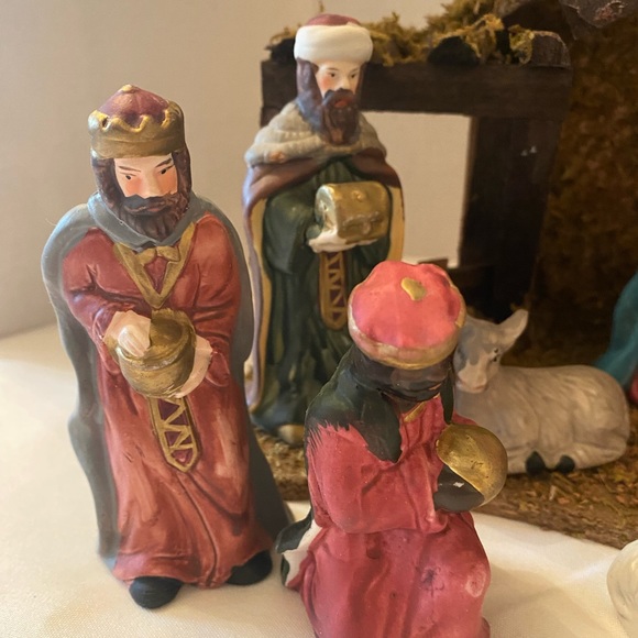 Vintage Holiday Time 12 pieces basic nativity set hand painted porcelain w/ box - Picture 5 of 10